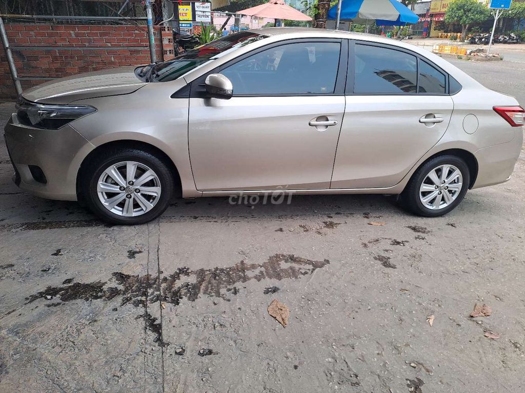 Toyota Vios 2014 автоматическая КПП, песочно-желтый