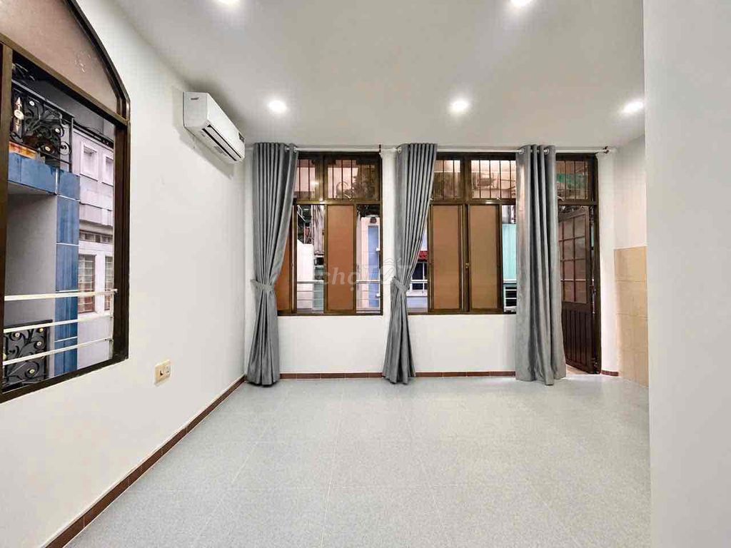 PHÒNG BAN CÔNG FULL NỘI THẤT MỚI PHÚ NHUẬN