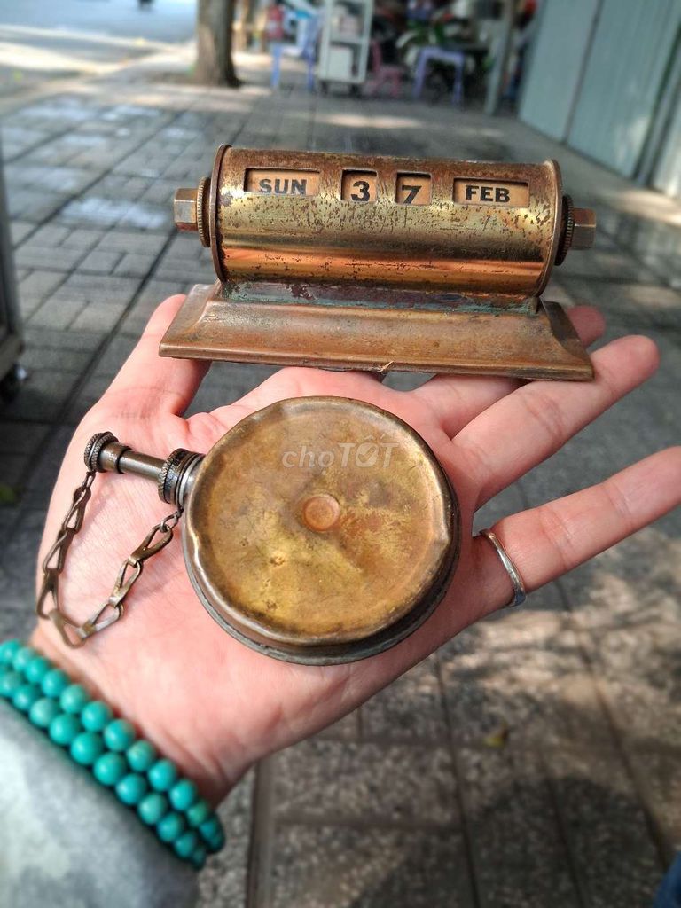 Lịch để bàn Đồng Cổ điển. Mua bán Nội thất, đồ gia dụng khác tại Thành phố Long Xuyên An Giang được đăng bởi THẢO LX hình 1