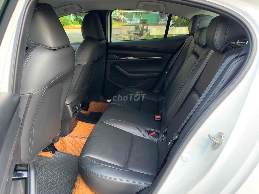 Mazda 3 2020 Sedan 1.5L Luxury - 30000 km. Mua bán Ô tô tại Quận Cầu Giấy Hà Nội được đăng bởi Trương Đức Trung hình 14