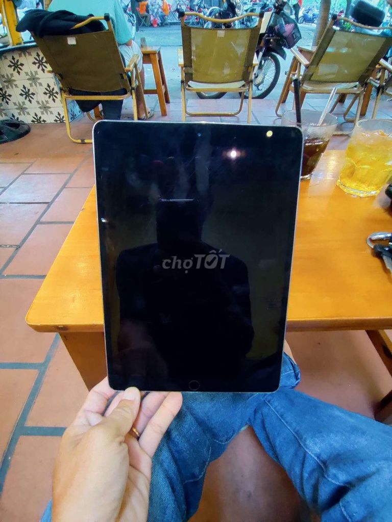 Apple iPad Pro 10.5 Xám Hỏng. Mua bán Máy tính bảng tại Quận Bình Tân Tp Hồ Chí Minh được đăng bởi Chuyên Xác Sống  hình 1