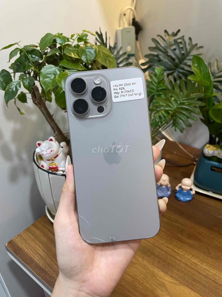 iPhone 16 Pro Max 256GB (KH/A), nứt lưng. Mua bán Điện thoại tại Huyện Hóc Môn Tp Hồ Chí Minh được đăng bởi Luân Hoài hình 1