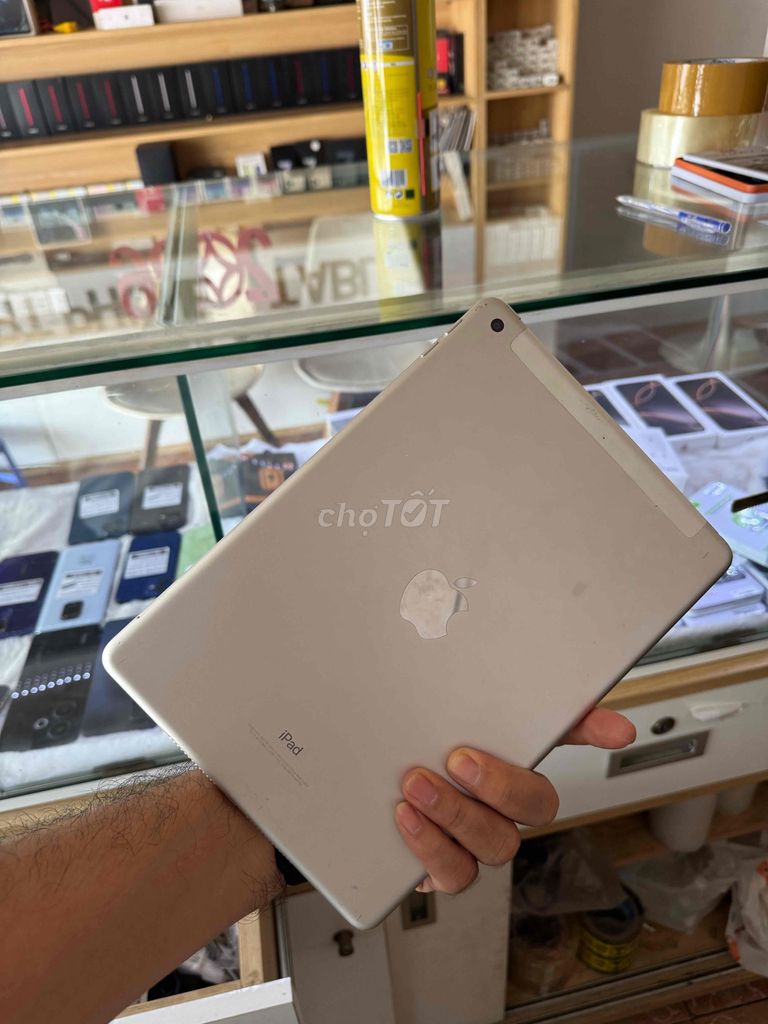 Apple iPad Gen 6 32GB Vàng đồng. Mua bán Máy tính bảng tại Thành phố Long Xuyên An Giang được đăng bởi TL Mobile hình 1