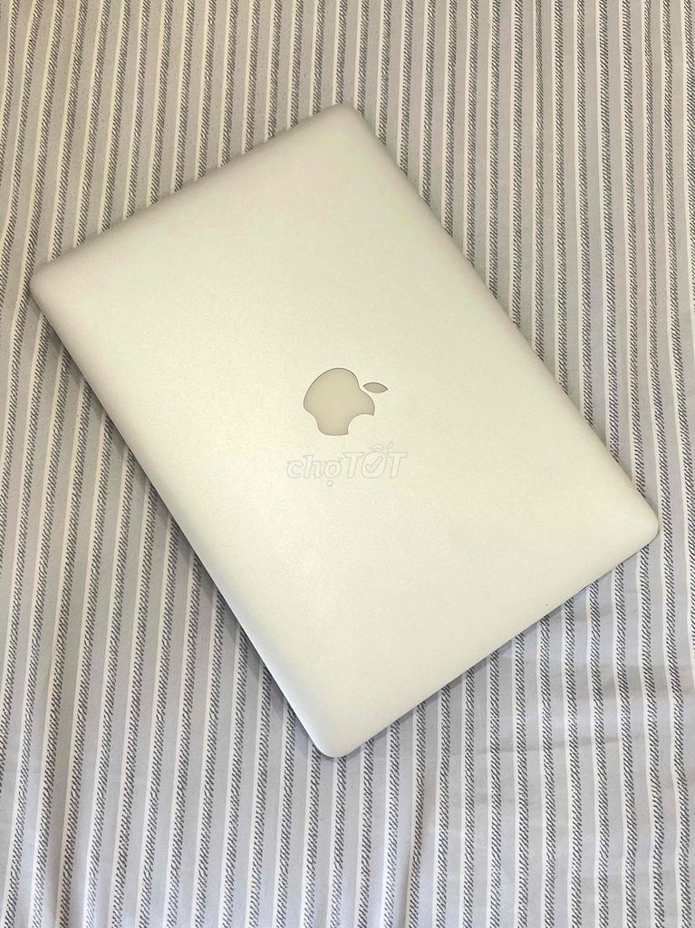 MacBook Air 13in Core i5, ram 4g, ssd 128g