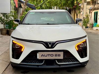VinFast VF7 Plus 2024 Trắng 11.000 km