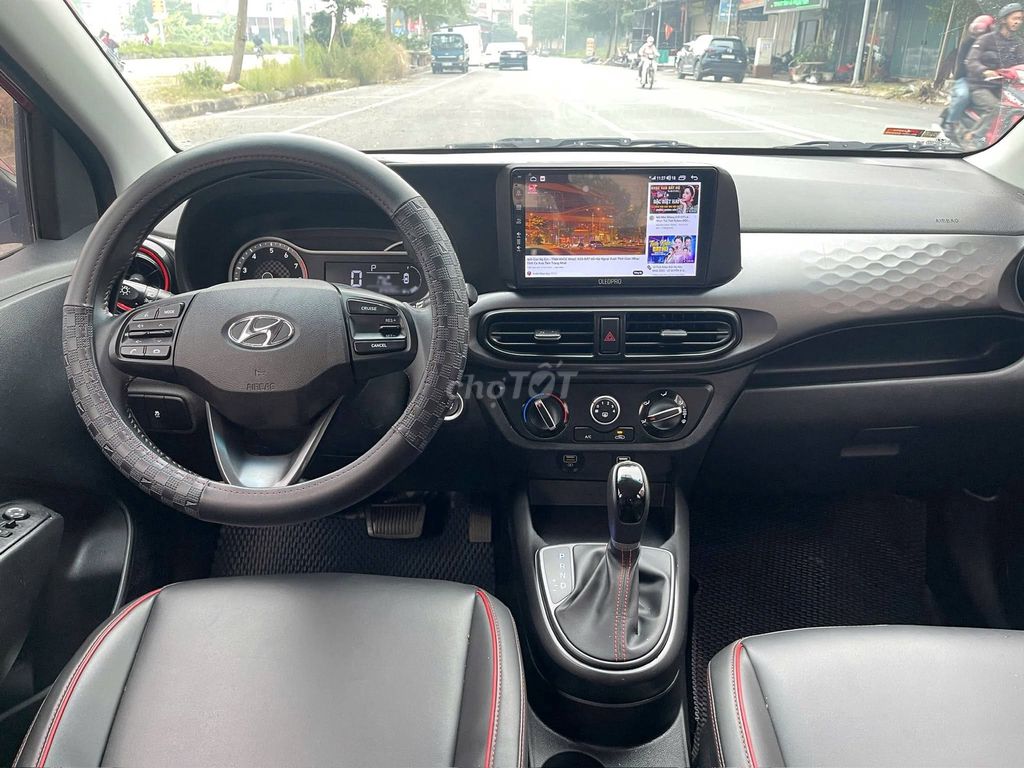 Продам хэтчбек Hyundai I10 1.2 полный красный
