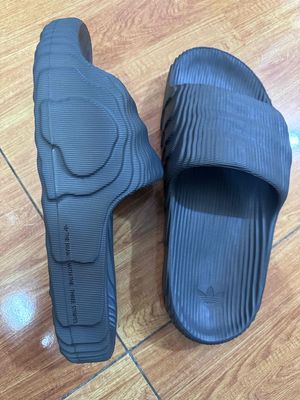 dép adidas.. Mua bán Giày dép tại Quận Bình Tân Tp Hồ Chí Minh được đăng bởi Thành long hình 1
