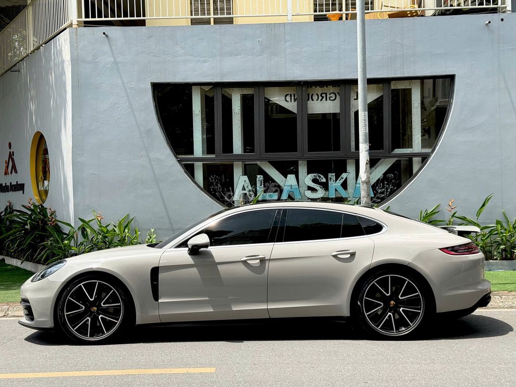 Porsche Panamera Crayon 2018 Lên Full Đồ. Mua bán Ô tô tại Quận Thanh Xuân Hà Nội được đăng bởi Nguyễn Tuấn Hoàng hình 3