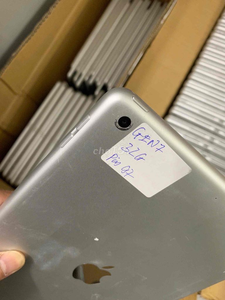 Apple iPad Gen 7 32GB Bạc. Mua bán Máy tính bảng tại Quận Hai Bà Trưng Hà Nội được đăng bởi Minh Thanh hình 1