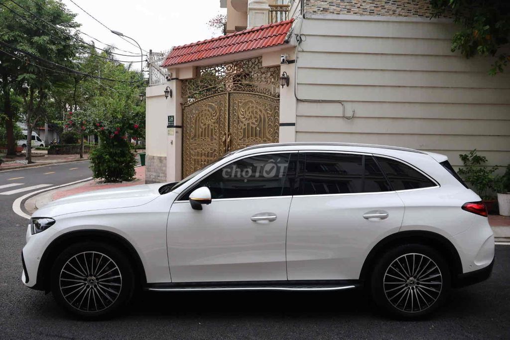 Mercedes Benz GLC 300 4matic ALL New 1 chủ 2024. Mua bán Ô tô tại Quận 8 Tp Hồ Chí Minh được đăng bởi Khoa nguyễn hình 4