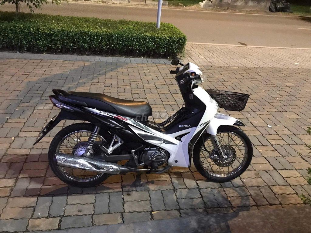 Xe Honda Wave RS Trắng đen 110cc biển số tỉnh. Mua bán Xe máy tại Huyện Nhà Bè Tp Hồ Chí Minh được đăng bởi Văn Trường Phạm hình 1