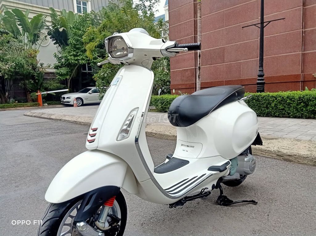 XE MÁY PIAGGIO VESPA 125 MÀUTRẮNG  QUÁ ĐẸP ĐK 2018