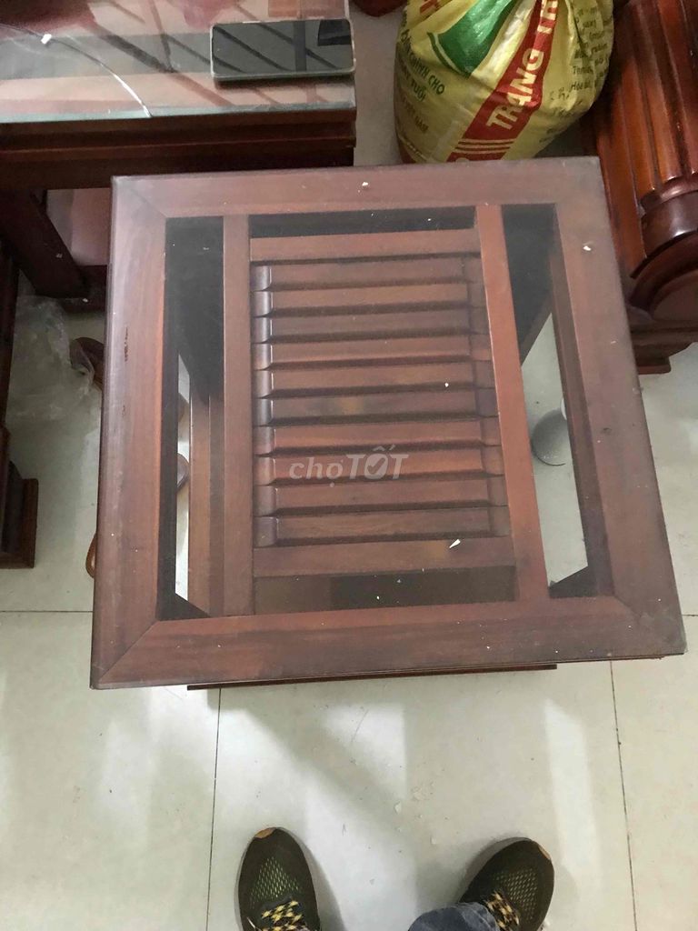 Bộ bàn ghế gỗ màu Nâu. Mua bán Bàn ghế tại Quận Hoàng Mai Hà Nội được đăng bởi Bac hình 1