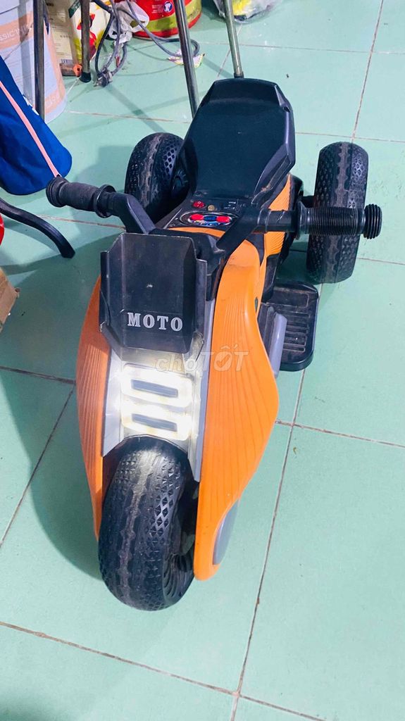 Xe máy điện trẻ em màu Cam. Mua bán Mẹ và bé tại Quận Cái Răng Cần Thơ được đăng bởi nguyễn hoàng hình 1