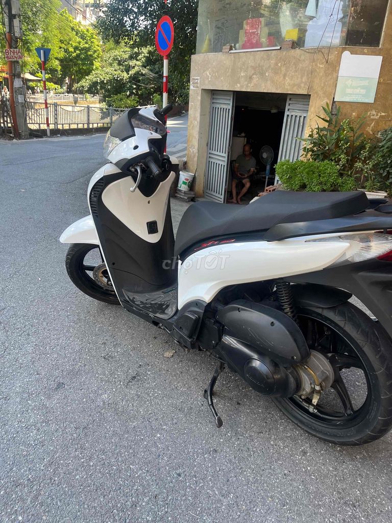 Белая Honda SH, импортная