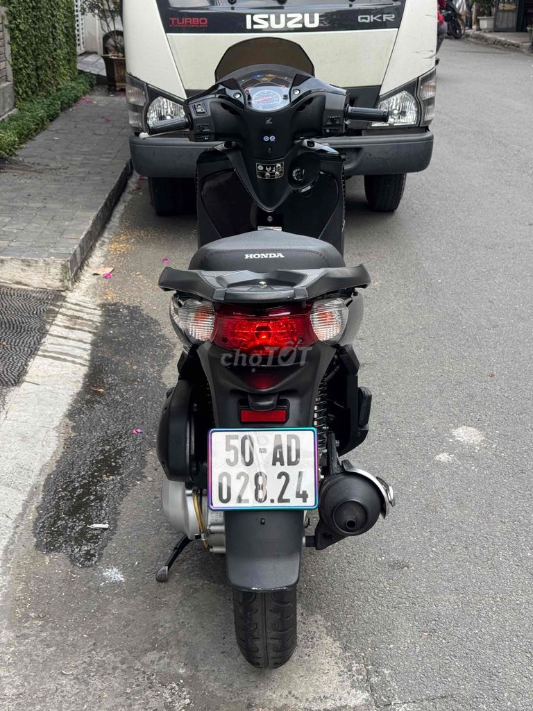 Sh 150i Nhập Ý Lên Full 2012 Hàng Zin Linh Kiện. Mua bán Xe máy tại Quận 11 Tp Hồ Chí Minh được đăng bởi MinhTien hình 5