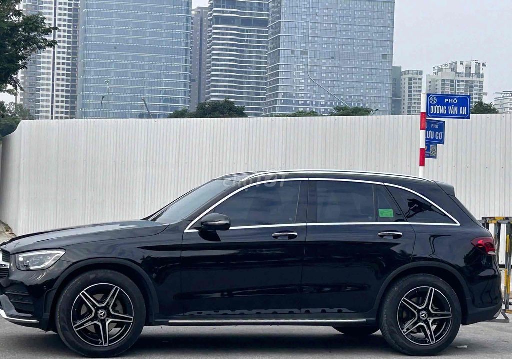 Mercedes GLC300 4Matic sx 2022 màu đen lướt đẹp. Mua bán Ô tô tại Quận Cầu Giấy Hà Nội được đăng bởi Cao Quý hình 3