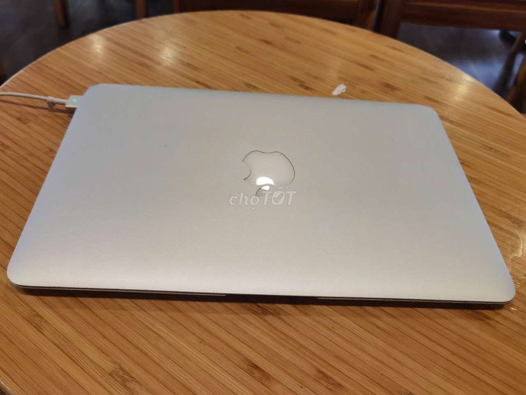Apple Macbook Air Bạc Đã sử dụng. Mua bán Laptop tại Quận Cầu Giấy Hà Nội được đăng bởi Trần Tuấn hình 1