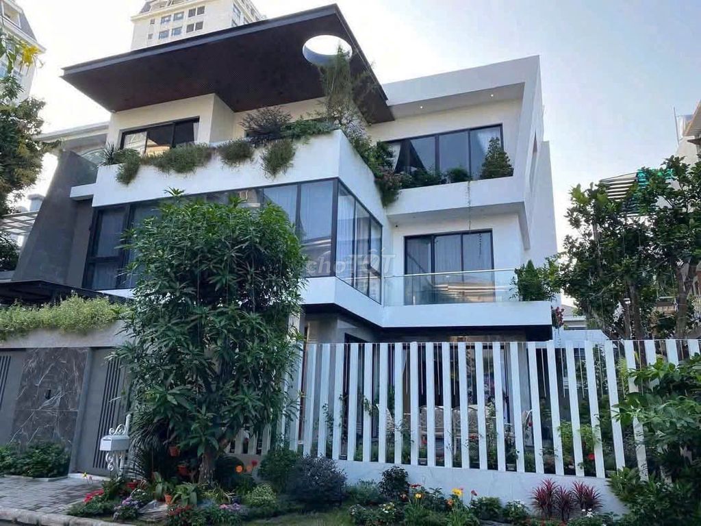 Аренда · 5 комн. · 256 м² · Quận 7, ул. Phú Mỹ