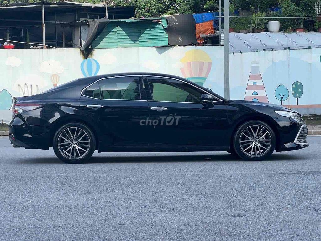 Toyota Camry 2.5Q sx 2022 màu đen siêu nét. Mua bán Ô tô tại Quận Cầu Giấy Hà Nội được đăng bởi Cao Quý hình 6