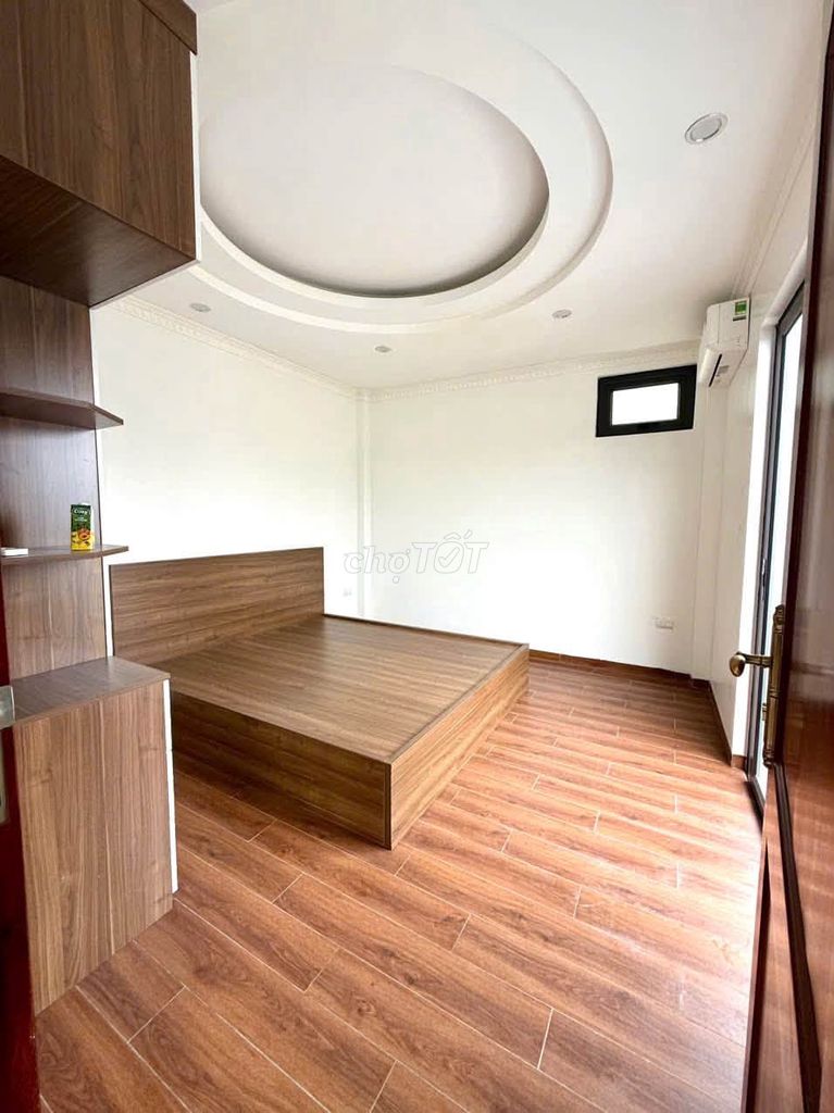 Комната Нгуен Чинь, Хоангмай