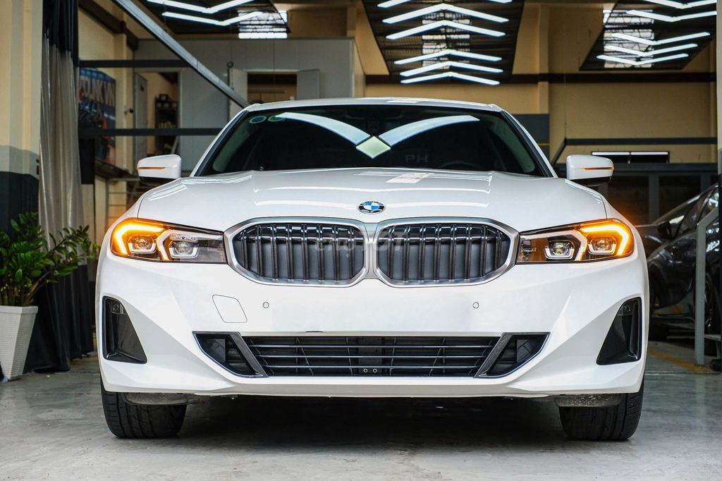 BMW 320i Sportline Model 2025 15000km Trắng Nâu