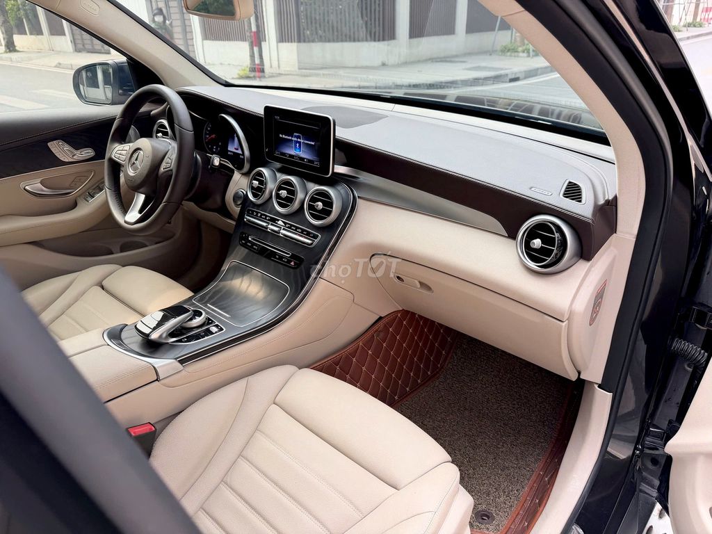 Mercedes GLC300 2018 Đen Kem. Mua bán Ô tô tại Quận Thanh Xuân Hà Nội được đăng bởi Nguyễn Tuấn Hoàng hình 11