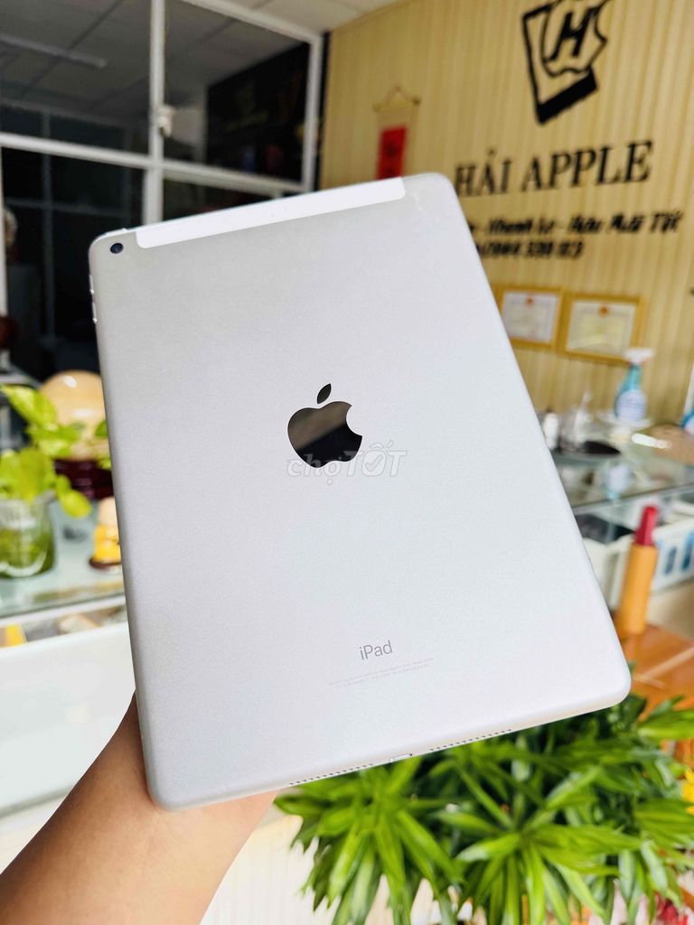 Apple iPad Gen 6 32GB 4G Bạc 97%. Mua bán Máy tính bảng tại Quận Ninh Kiều Cần Thơ được đăng bởi HẢI APPLE CẦN THƠ hình 1