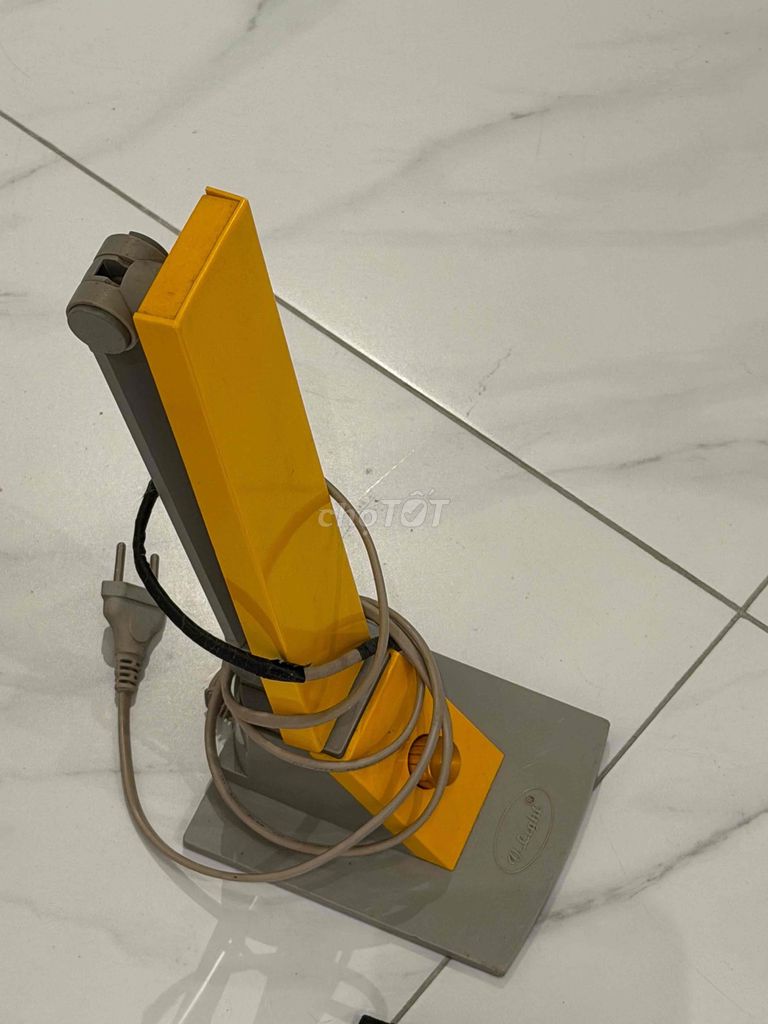 Đèn bàn O.C.Light Vàng Xám Hiện đại. Mua bán Đèn tại Quận Tân Bình Tp Hồ Chí Minh được đăng bởi Phùng Ái Vân hình 1