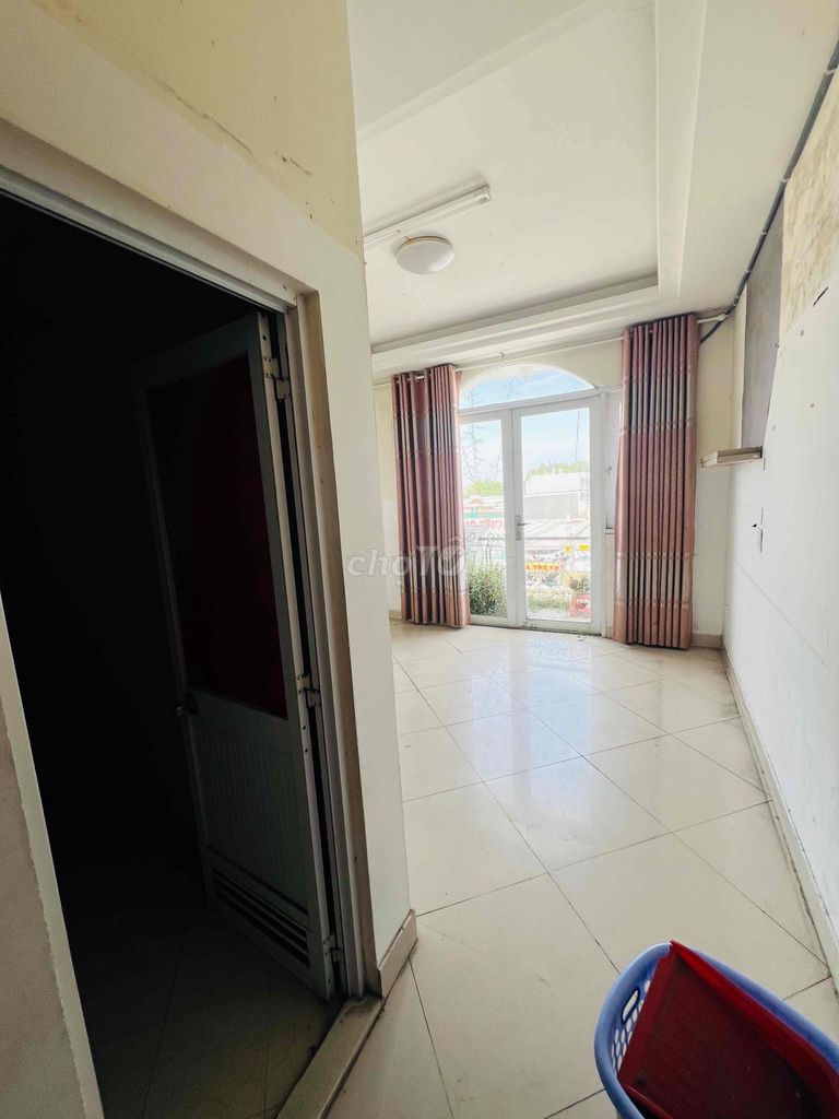 Дом MT Le Van Luong в аренду 4,5 м х 28 м, 4 спальни, 5 туалетов, терраса