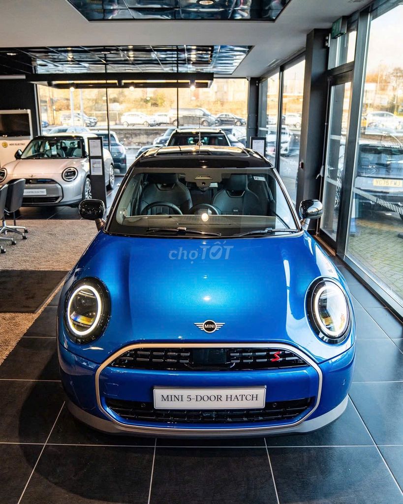 Mini 5 Door 2025 photo 2