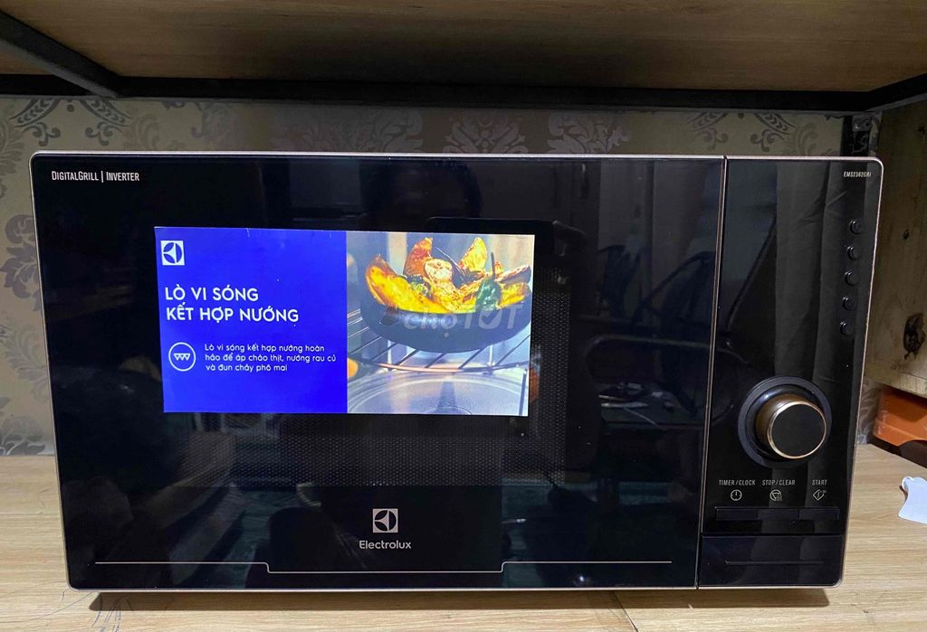 Lò vi sóng Electrolux Inverter Đen. Mua bán Bếp, lò, đồ điện nhà bếp tại Quận Tân Bình Tp Hồ Chí Minh được đăng bởi Nguyễn Thị Ý hình 1