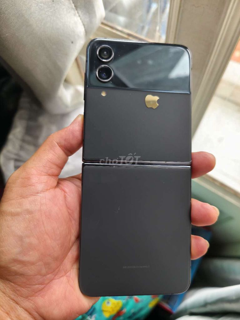 Samsung Z Flip 4 Đen Hư màn hình trong. Mua bán Điện thoại tại Quận 7 Tp Hồ Chí Minh được đăng bởi Hoainam Nguyen hình 1