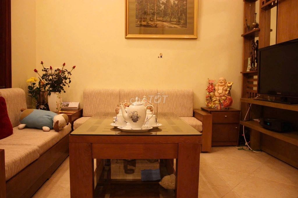 Cho thuê nhà sân vườn Đội Cấn, Ba Đình, full đồ