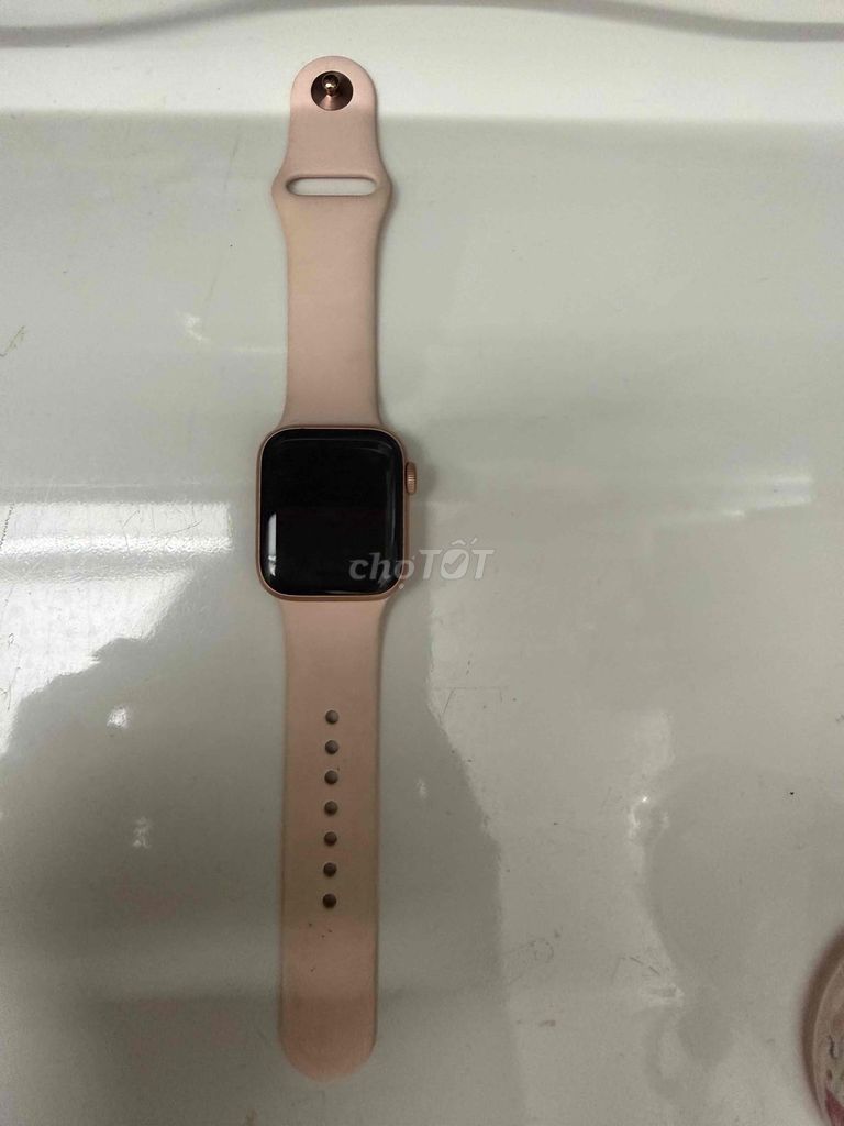Apple Watch Series 4 38mm Nữ. Mua bán Thiết bị đeo thông minh tại Quận Gò Vấp Tp Hồ Chí Minh được đăng bởi Anna hình 1