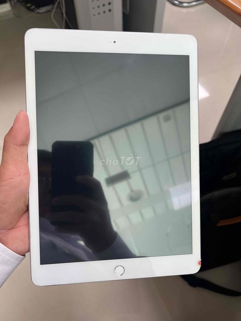 Apple iPad Gen 7 Wifi 32GB. Mua bán Máy tính bảng tại Thành phố Long Xuyên An Giang được đăng bởi Windy hình 1