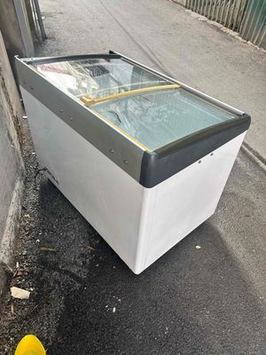 tủ đông kem kính lùa như hình. Mua bán Tủ lạnh tại Huyện Thanh Trì Hà Nội được đăng bởi Bá Hưởng