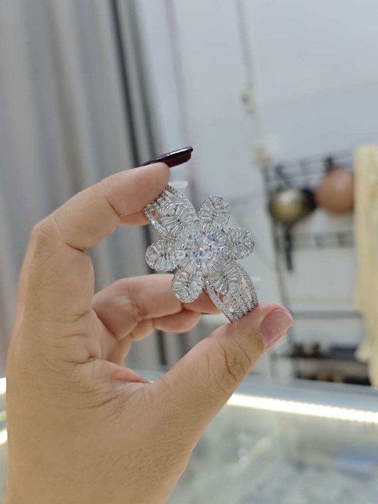 Vòng tay Nữ Đồng hội trắng xi kim cao cấp . Mua bán Phụ kiện thời trang khác tại Thành phố Hà Tiên Kiên Giang được đăng bởi PHỤ KIỆN TRANG SỨC HQ hình 1