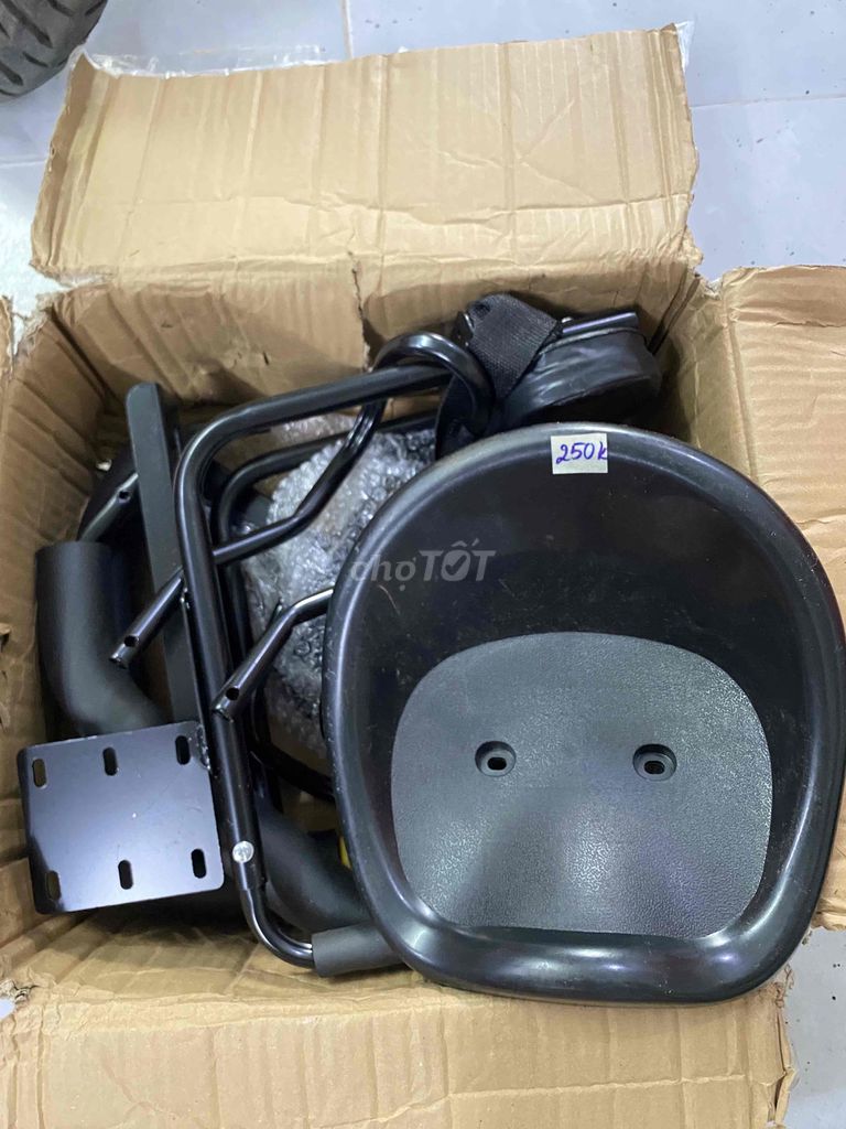 Ghế trẻ em nhựa Đen. Mua bán Mẹ và bé tại Huyện Nhà Bè Tp Hồ Chí Minh được đăng bởi Trân hình 1