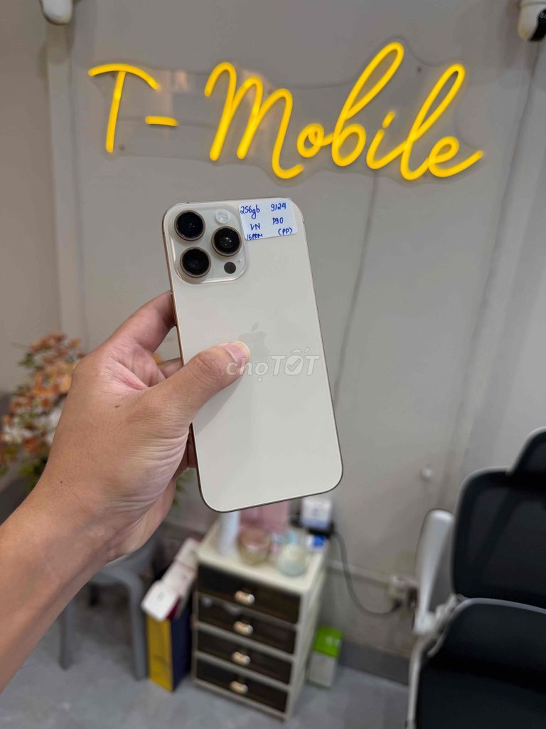 16 ProMax 256GB VN/A Gold 90% thay lưng zin full. Mua bán Điện thoại tại Quận Thanh Xuân Hà Nội được đăng bởi Ngô Tráng T Mobile hình 1