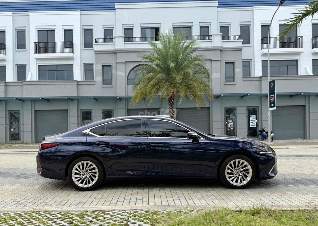 LEXUS ES250 2018 NHẬP NHẬT - 27000km. Mua bán Ô tô tại Quận Gò Vấp Tp Hồ Chí Minh được đăng bởi Ca Thị Thanh Huệ hình 4