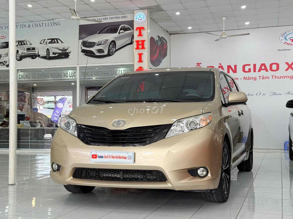 Toyota Sienna 2010 nhập mỹ xe gia đình 1 chủ. Mua bán Ô tô tại Thành phố Thủ Dầu Một Bình Dương được đăng bởi Dương Tuấn Anh hình 2