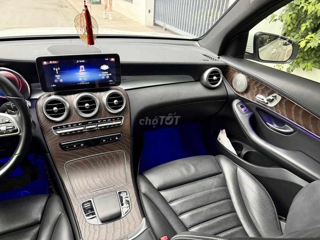 MERCEDES BENZ GLC200 4MATIC 2020 Xe Đẹp Bao Check.. Mua bán Ô tô tại Quận Tây Hồ Hà Nội được đăng bởi Nguyễn Hoàng Sơn hình 12