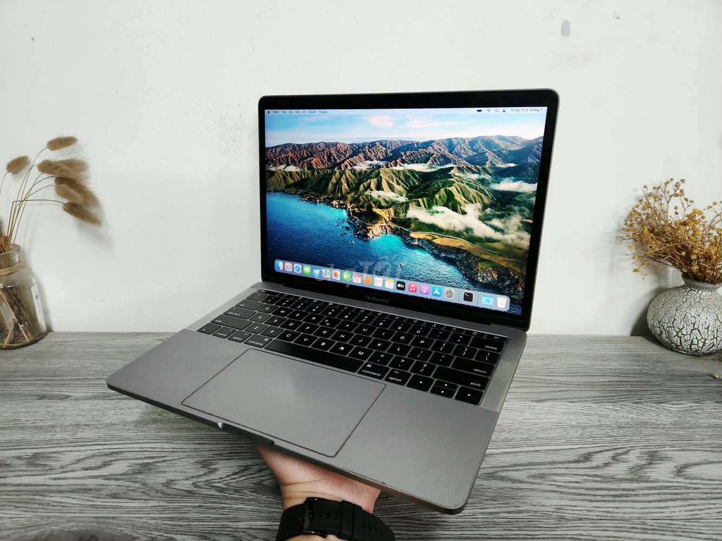 macbook pro 13inch 2017 ram 16G giá rẻ. Mua bán Laptop tại Quận Đống Đa Hà Nội được đăng bởi Cửa hàng công nghệ Brostore hình 1