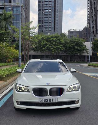 Cần bán BMW 750 model 2010 xe cực đẹp hiếm có