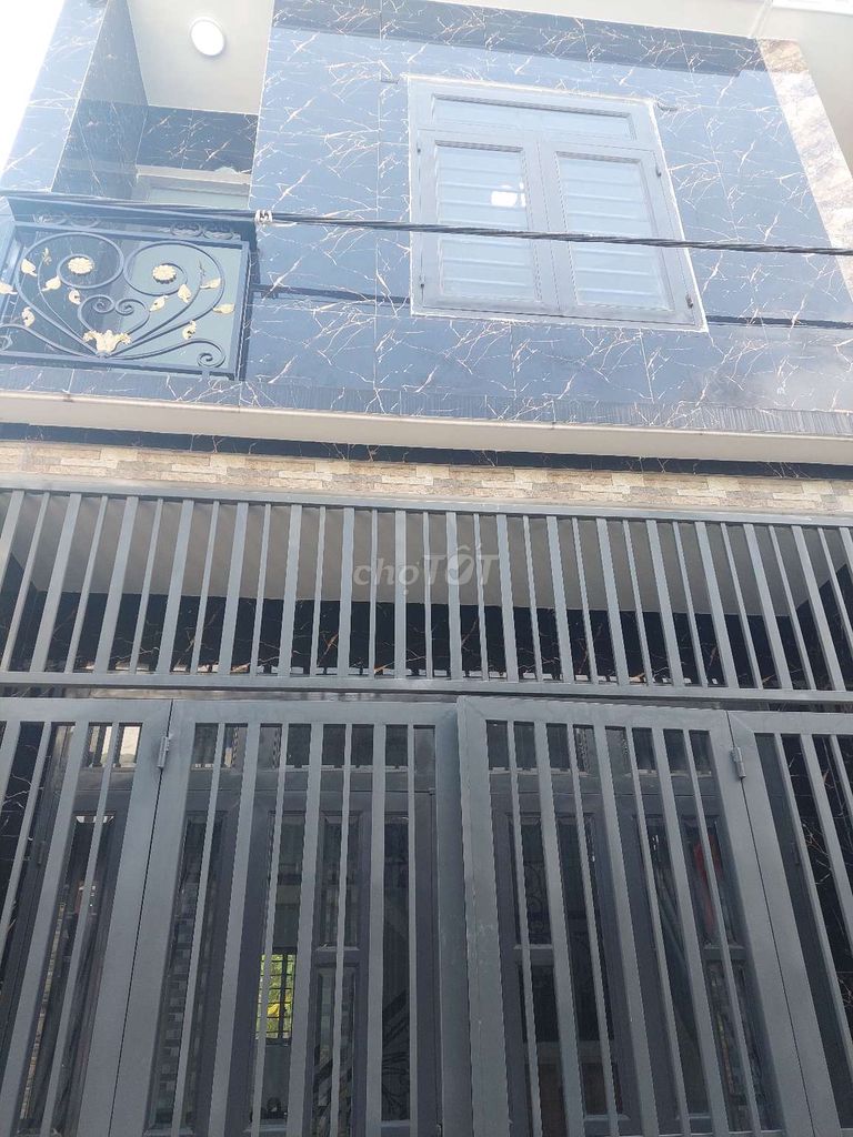 Bán nhà 2 tầng ngay ngã 3 cây sung