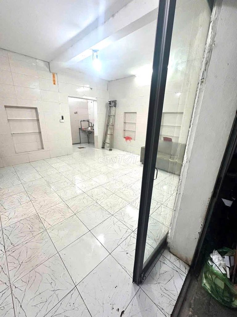 Сдаётся частный дом 40м² на Лак Лонг Куан, 2 этажа