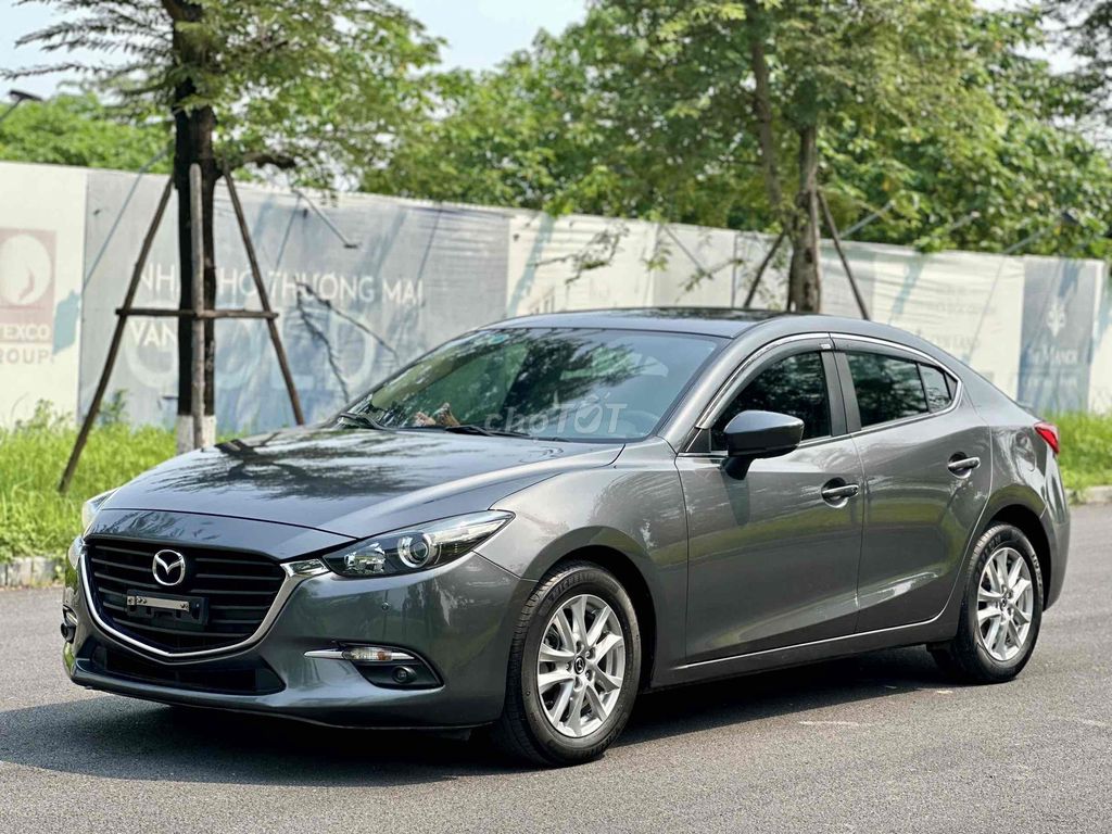 Mazda 3 2019 máu xám grey chạy 5 vạn rất mới