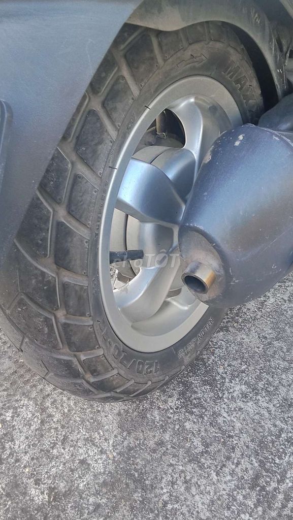 Bánh xe Piaggio Vespa Trắng Đã sử dụng. Mua bán Phụ tùng xe tại Thành phố Thuận An Bình Dương được đăng bởi Thông hình 3