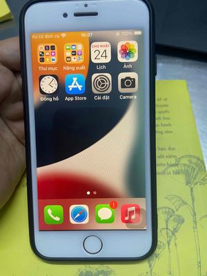 Iphone 7 32g màu bạc rất mới đang sử dụng tốt